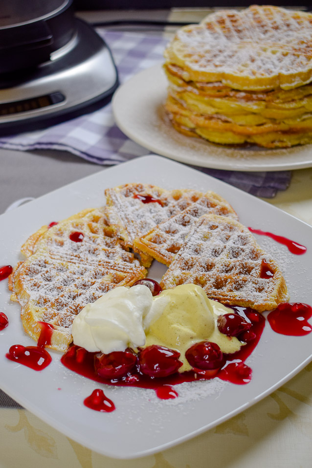 Sauerrahm Waffeln mit KIrschen_Severin_2-2 - Einfach Nachschlagen!